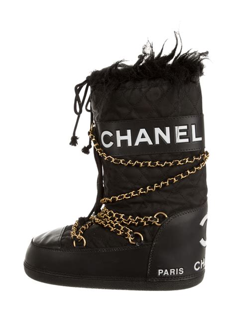 moon boot chanel